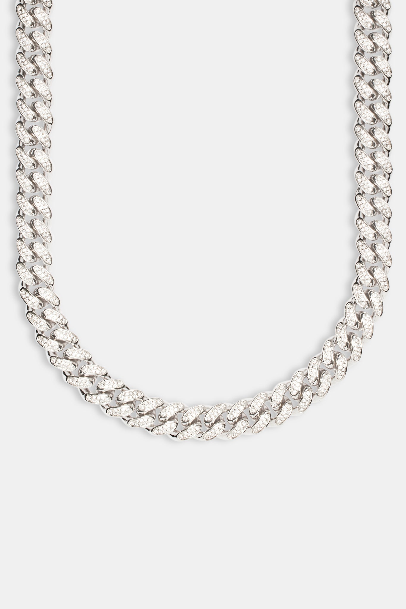 Iced out Cuban chain with everlasting Shine – White Gold - ice