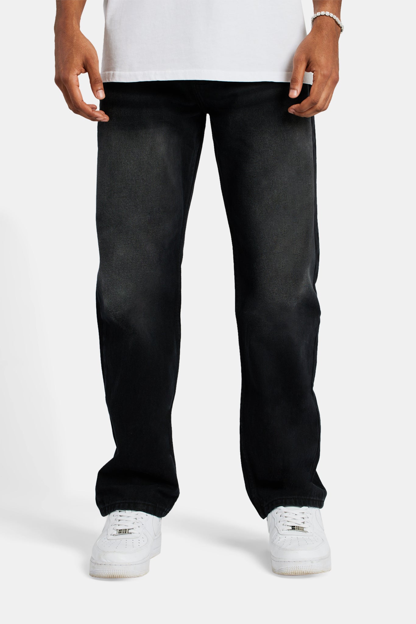 Men's fashion relaxed black jeans