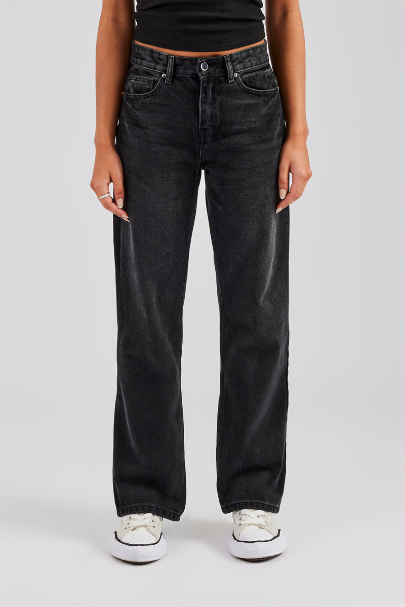 Mid Rise Relaxed Jeans - Washed Black