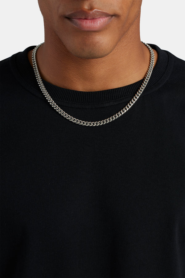 Male model wearing the 5mm miami cuban chain